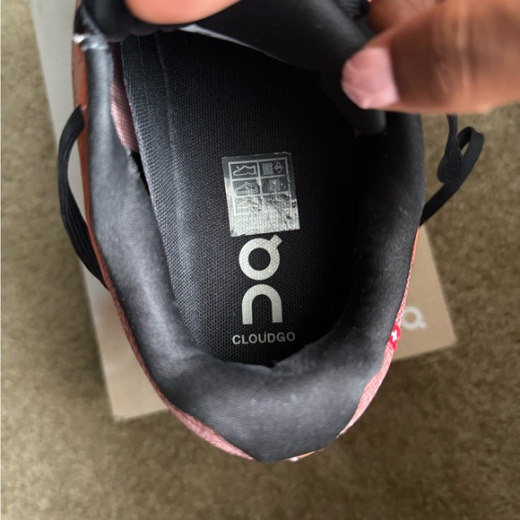 On Running' CloudGo Wide Shoes - Picture 9 of 13